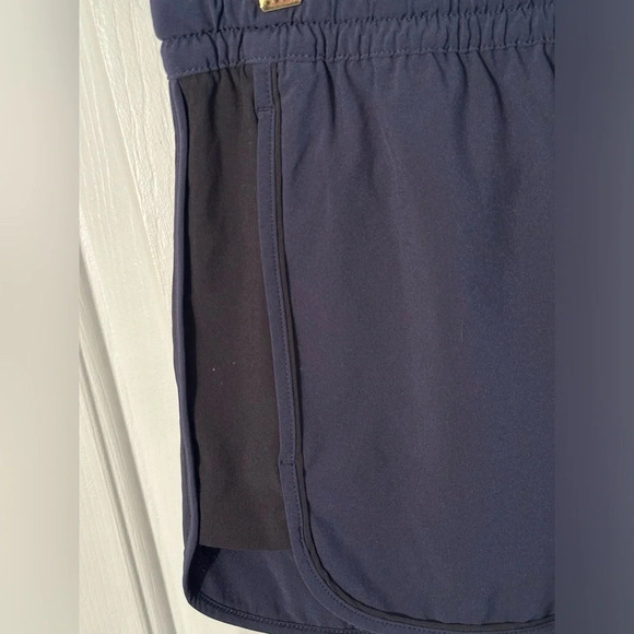 EUC ATHLETA COLOR BLOCKED SHORT Navy Black Size 8 Zip Pocket Running Athletic - Picture 4 of 10